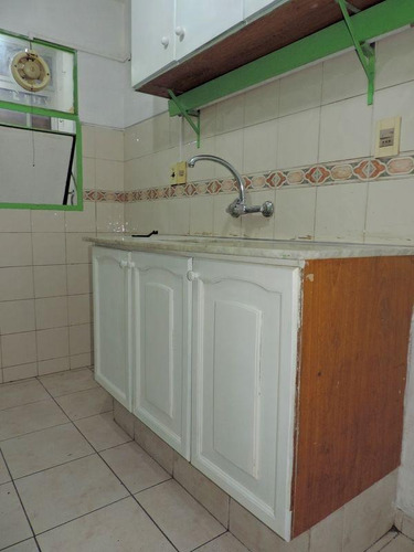 Apartamento Al Frente Sobre Av. Del Libertador !!