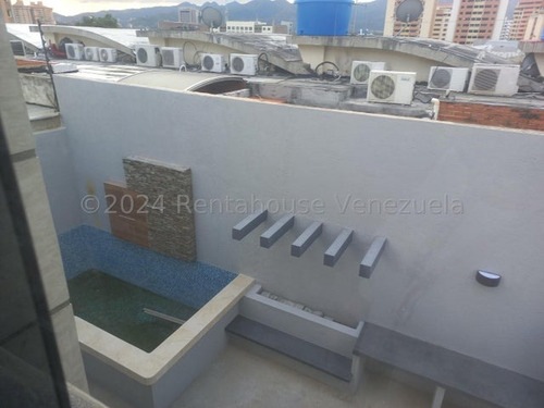 Townhouse Venta Obra Gris Con Pozo, Parrillera, Piscina Jardin Mañongo Naguanagua Carabobo L..eida Falcon Lf24-15518