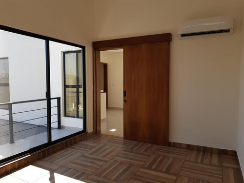 Casa En Venta En Privasa Soluna En Temozón A 5 Min De Plaza La Isla,mérida,yucatán.