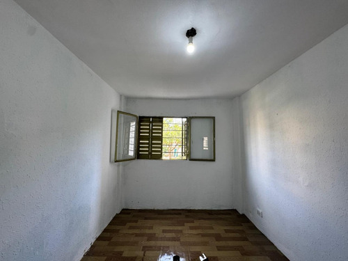 Cuatro Ambientes En Venta En El Barrio Piedrabuena Primer Piso