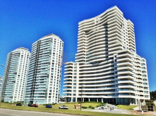 Imagen 12 de 13 de Apartamento En Torre Lobos Punta Del Este Tres Dormitorios En Suite