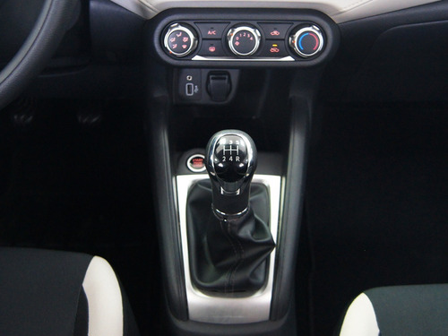 Imagen 13 de 15 de Nissan Versa Advance Mt 2020 Blanco