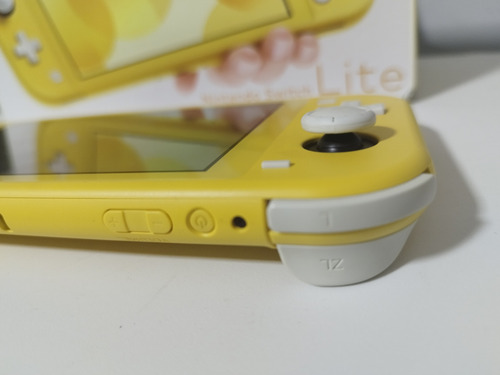 Nintendo Switch Lite Amarelo Destravado + 10 Jogos Digitais Amarelo (Usado)