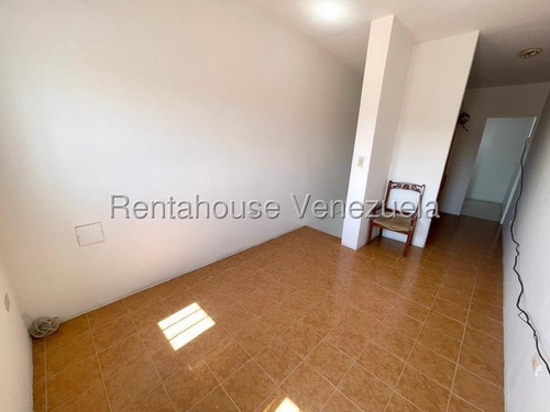 & Maria Luisa Mendoza Vende Hermosa Casa En Excelente Urbanismo De Zona Este De Barquisimeto Con Bellas Areas Comunes En Optimas Condiciones 2 5 1 8 8 6 6