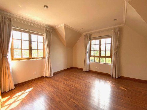 Impecable Casa En Santuario Del Valle