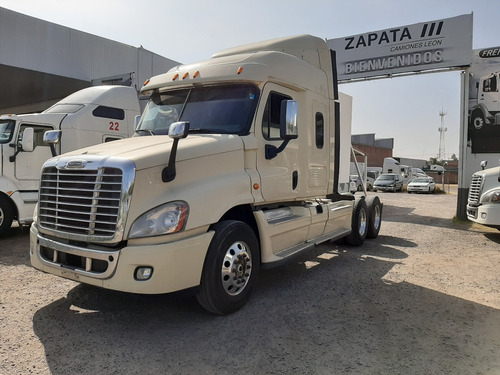 Imagen 1 de 14 de Tractocamion Cascadia 2013