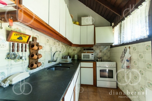 Punta Del Este, Casa En Mansa Con Piscina Climatizada Y 4 Dormitorios .- Ref: 41879