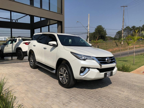 Toyota Hilux SW4 4.0 SRX 4X4 7 LUGARES V6 24V GASOLINA 4P AUTOMÁTICO