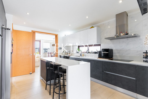 Casa Mediterránea En Lomas De Montemar, Moderna Y Con Vista