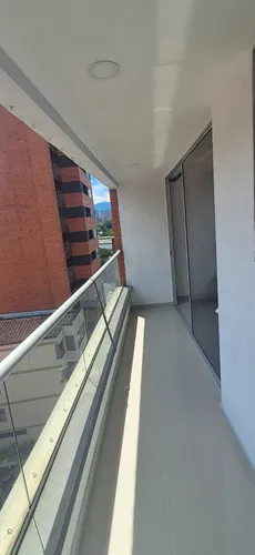 Amplio Apto De 78 Mts A Dos Cuadras Del Parque, A Tres Cuadras De La Estación Del Metro De Sabaneta
