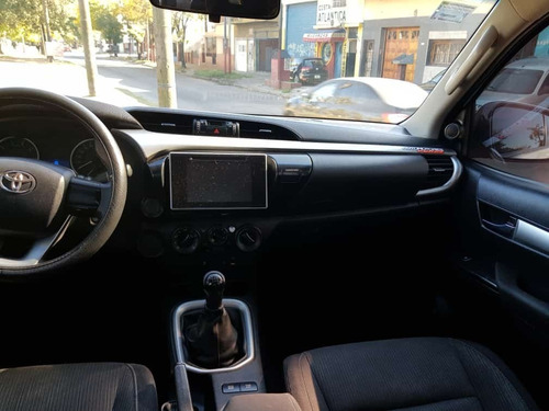 Imagen 9 de 10 de Toyota Hilux 2016 2.4 Cd Sr 150cv 4x2