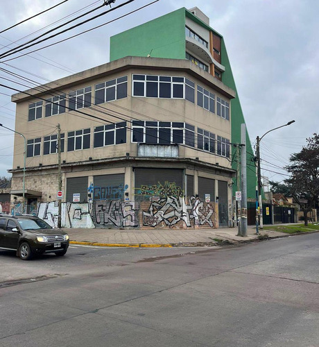 Importante Edificio Comercial En Moreno