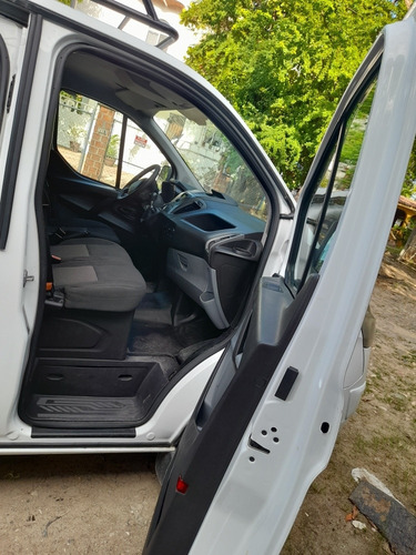 Imagen 6 de 10 de Ford Transit 2015 2.2 Van Corta Techo Bajo Aa Custom Mt