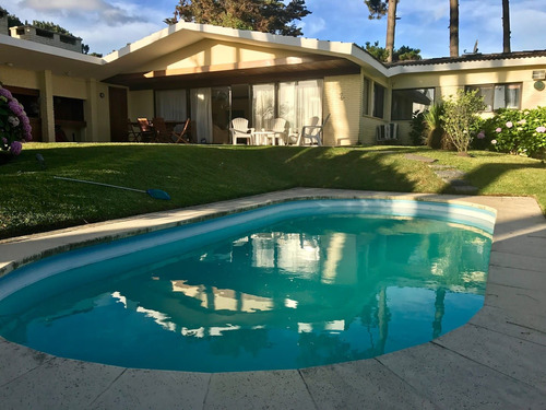 Casa En Alquiler Por Temporada De 6 Dormitorios En Playa Mansa (ref: Bpv-7586)