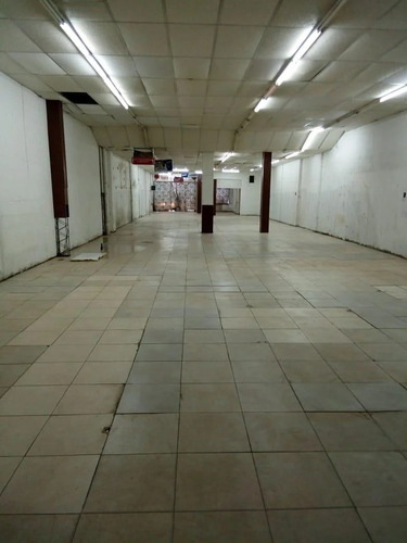 Imagen 2 de 9 de Amplio Local Comercial Ideal Supermercado En Alquiler En Flores