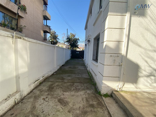 Amplia Casa - Oficina En Venta En El Mejor Barrio De Ñuñoa