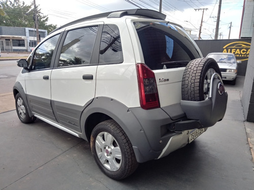 Imagem 4 de 15 de Fiat Idea 1.8 16v 4p Adventure Flex
