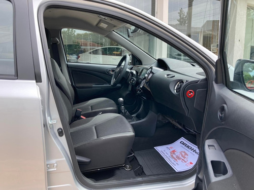 Imagen 8 de 15 de Toyota Etios 1.5 5 Ptas Xls Manual 0km My2023