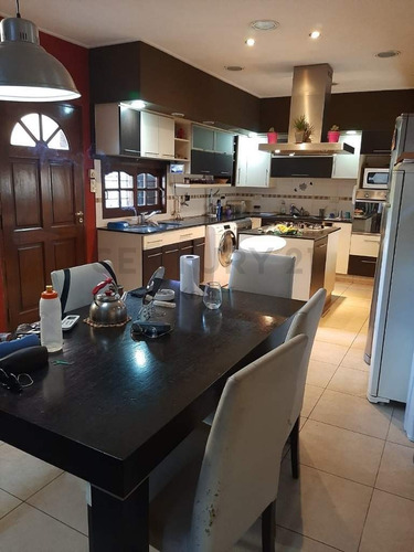 62 Entre 135 Y 136. Casa En Venta, Los Hornos.-