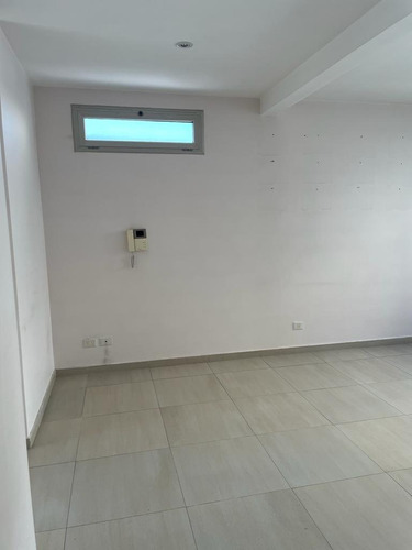 Imagen 9 de 13 de Oficina 3 Ambientes A 30 Mts Estación Adrogué
