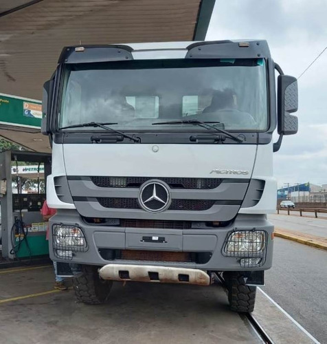 Imagem 7 de 15 de Mercedes Actros 4844 8x4 Ano 2014 Caçamba Traçado