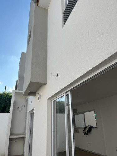 Imagen 2 de 8 de Casa Racionalista A Estrenar U$s 175.000