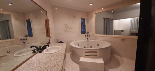 Imagen 11 de 14 de Venta De Chalet 5 Ambientes En Dos Plantas Con Piscina