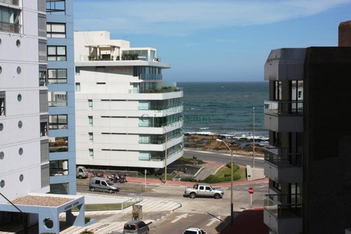 Apartamento En Península 1 Dormitorio Con Balcón- Ref: 37781