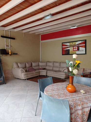 Casa Res. Las Majaguas San Diego, Av. Don Julio Centeno. L.m