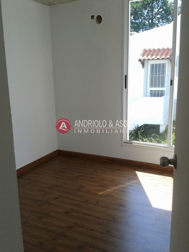 Casa En Venta En Zona Pinares, 2 Dormitorios- Ref: 7069