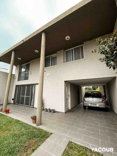 Casa En Venta - 3 Dormitorios 3 Baños - 300mts2 - Lisandro Olmos