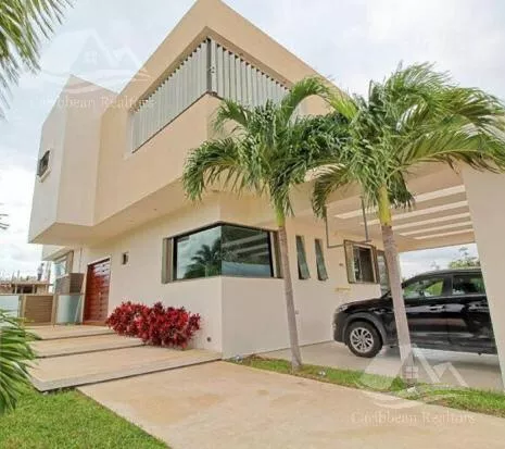 Casa En Renta En Isla Dorada Zona Hotelera Cancun. Hcs5419