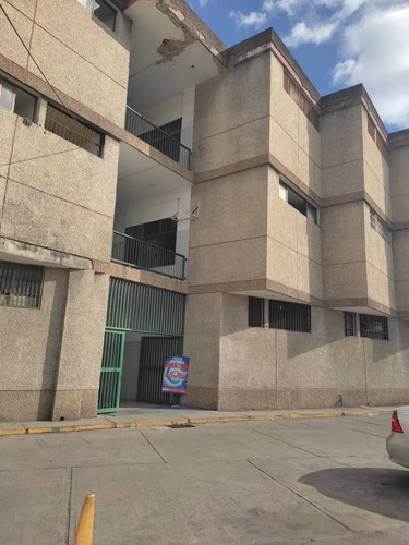 Imagen 2 de 13 de Local En Alquiler Centro Comercial Daymar