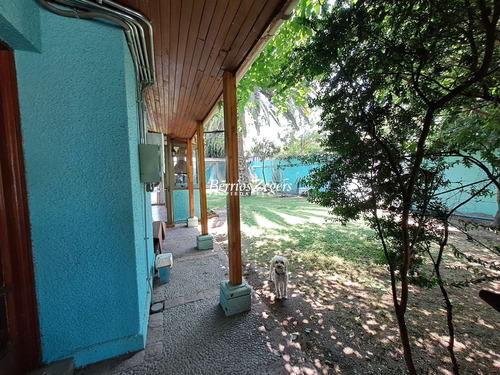 Casa En Venta De 6 Dorm. En La Reina