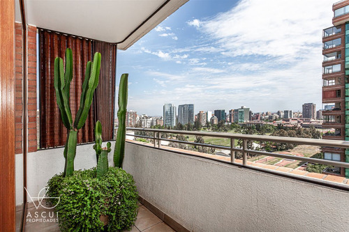 Departamento En Venta De 3 Dorm. Más Servicios En Las Condes