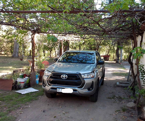 Imagen 4 de 15 de Toyota Hilux 2022 2.4 Cd Sr 150cv 4x2
