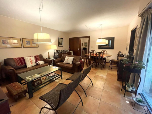 Imagen 9 de 25 de Venta Apartamento Pocitos Cuatro Dormitorios Dos Garages Dos Patios Servicio