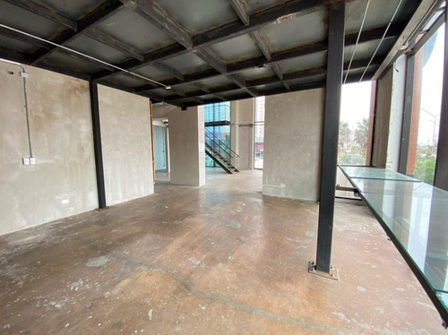 Local Comercial De 360 M2 En Bosques De Montemar