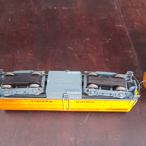 Imagem 7 de 9 de Locomotiva Duas Ho Gmd F7a/b Up Fratesche Engate Kadee /7