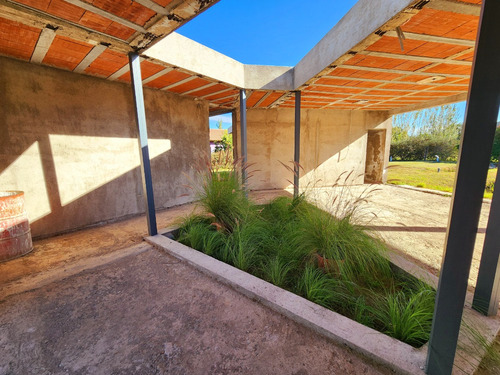 Venta: Casa A Terminar - 365m2 Cubiertos 2.500m2 De Terreno - Barrio Privado Causana - Malagueño