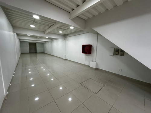 Local 2 Niveles, Manuel Montt 1095, 250m2 4 Baños, Nuevo