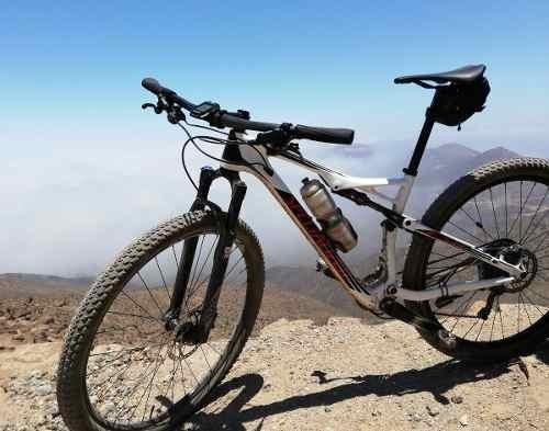 Bicicleta mountain bike masculina Specialized Epic Comp Carbon 2016 R29 tamaño del cuadro M color blanco/negro/rojo