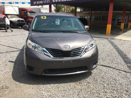 Imagen 8 de 11 de Toyota Sienna Le 2013