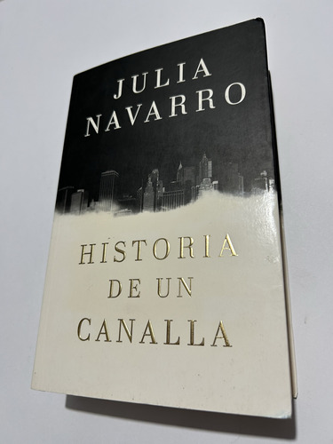 Libro Historia De Un Canalla - Julia Navarro  Formato Grande