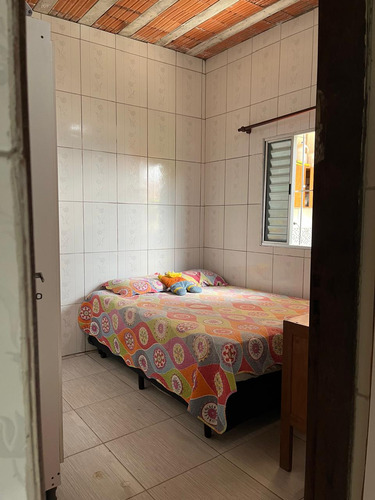 Casa Com 3 Quartos, 2 Banheiros E Vaga Para Até 2 Veículos