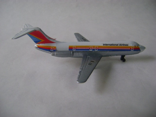 Imagen 2 de 10 de Nico Avion Metal Airlines Int. Lines 29 12 X 10 Cm (avv 41)
