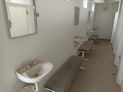 Imagen 2 de 10 de Baños Regaderas Móviles Contendor Caseta Remolque 8x32 Pies