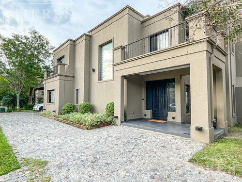 Excelente Casa A La Laguna En Venta En Santa Clara, Villanueva.