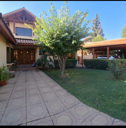 Casa En Venta De 4 Dormitorios. En Condominio En Los Andes