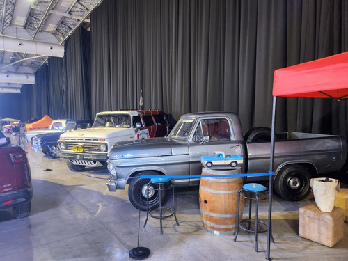 Ford F-100 V 8
